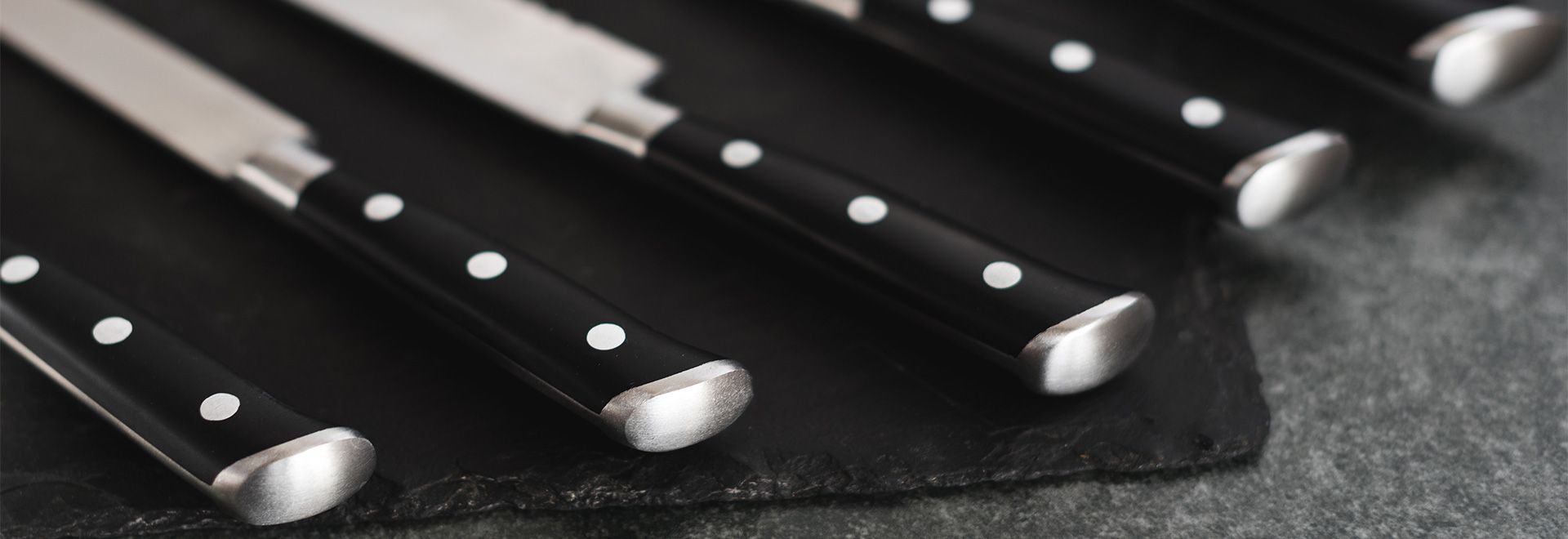 Cinq couteaux pour devenir un as de la cuisine