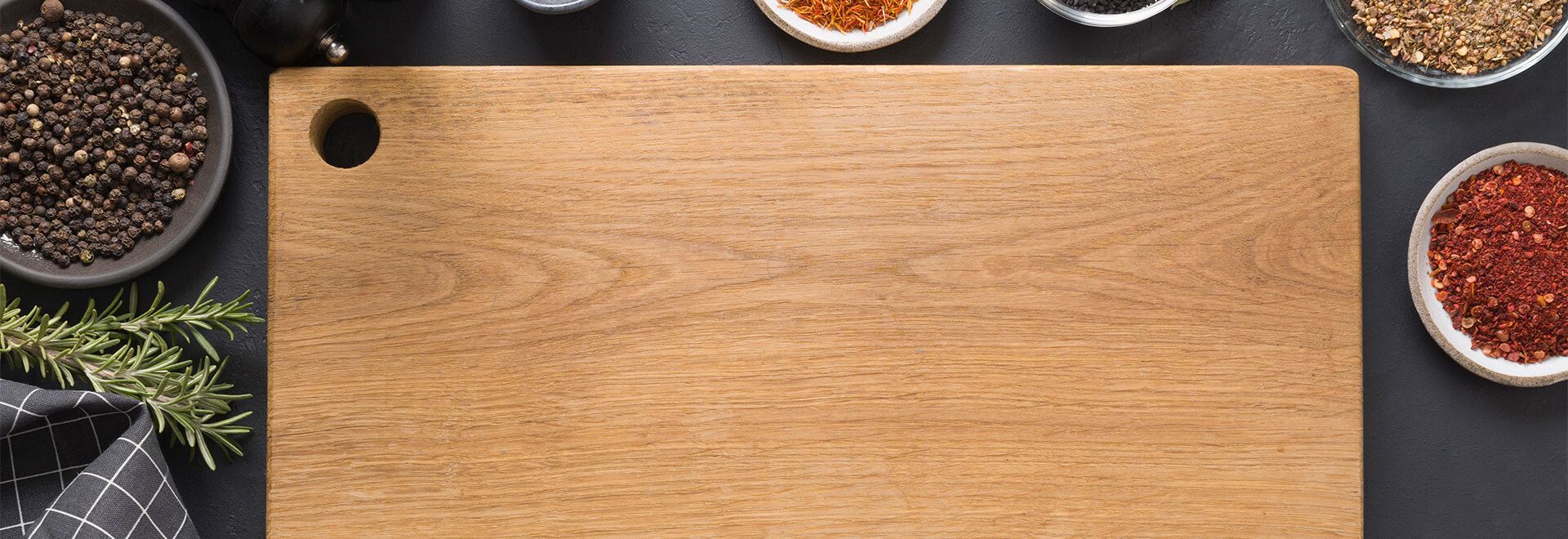 Portrait des planches à découper en bois et en plastique