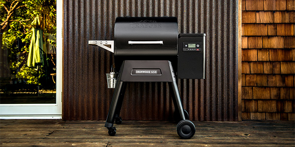 Barbecues aux granules et fumoirs