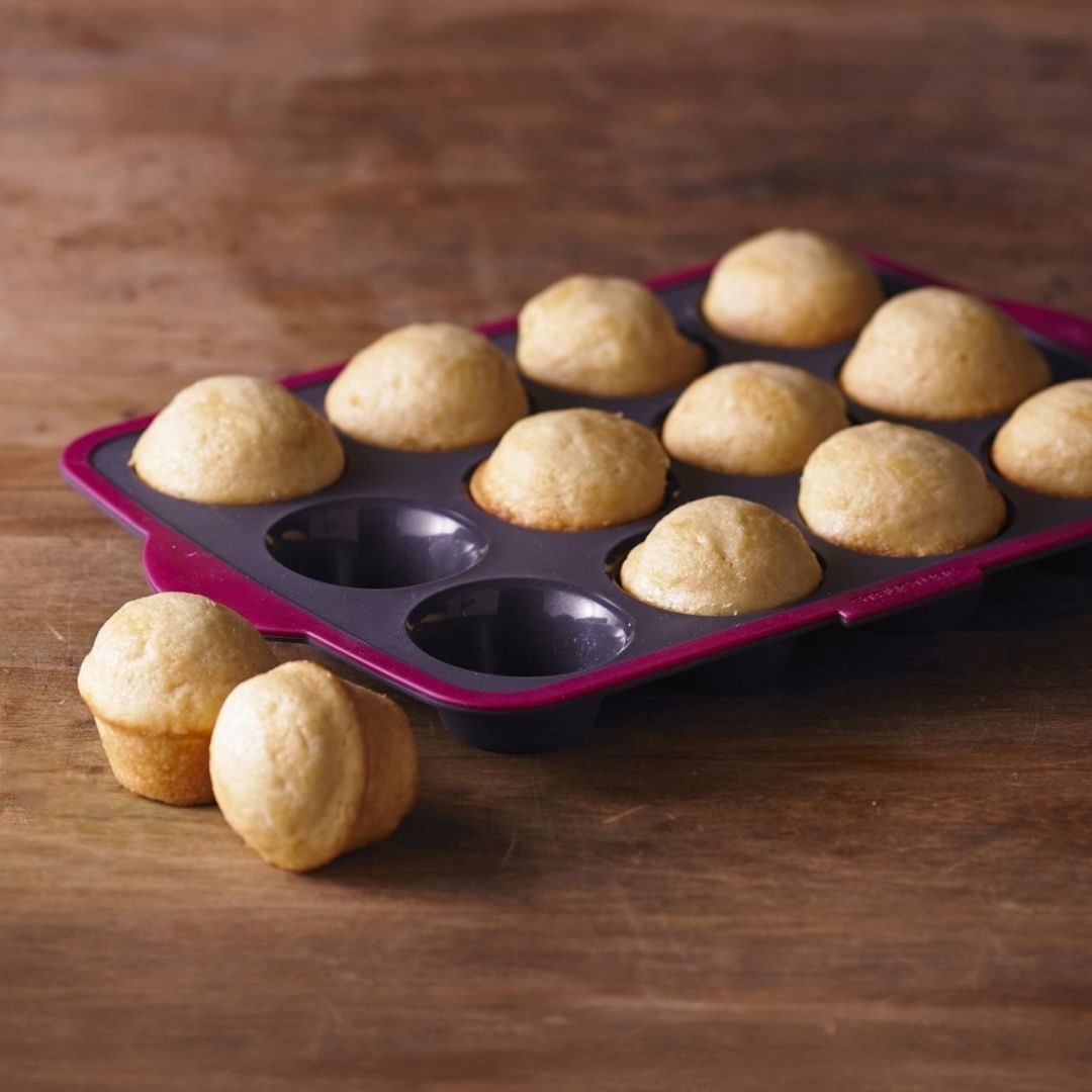 Structure Silicone Twelve Muffin Pan