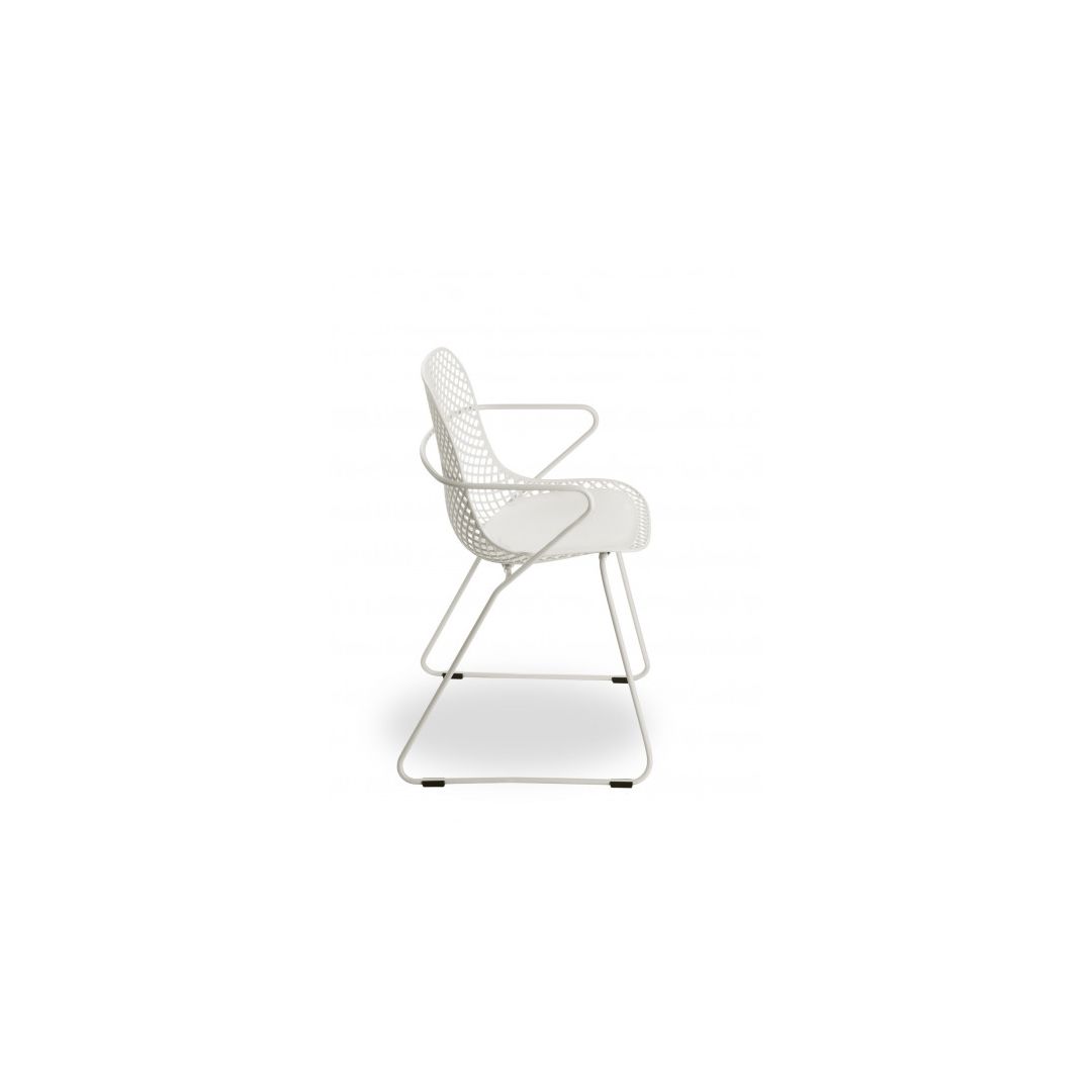 Chaise en métal avec appuis-bras Ramatuelle 73' - Crème absolue