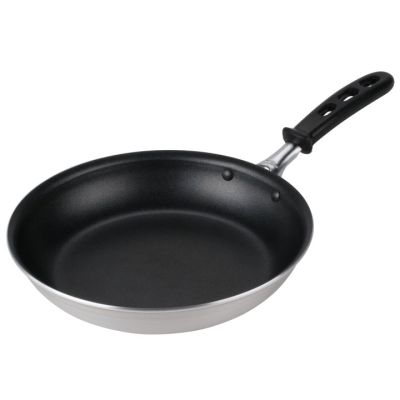 Poêle en aluminium Wear-Ever avec revêtement SteelCoat x3 et manche en silicone 8"