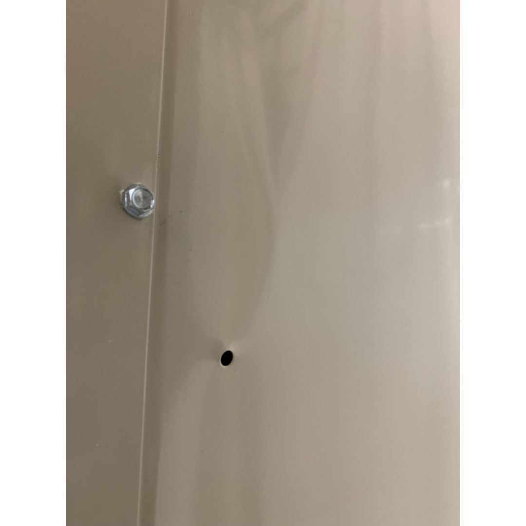 Casier simple en métal (endommagé)