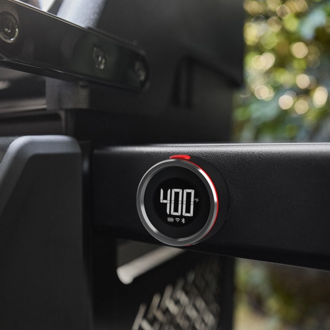 Propane Gas Grill – Spirit EPX-425 Stealth Connected – Black
