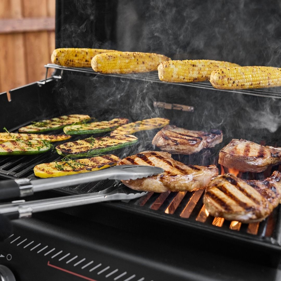 Propane Gas Grill – Spirit EPX-425 Stealth Connected – Black