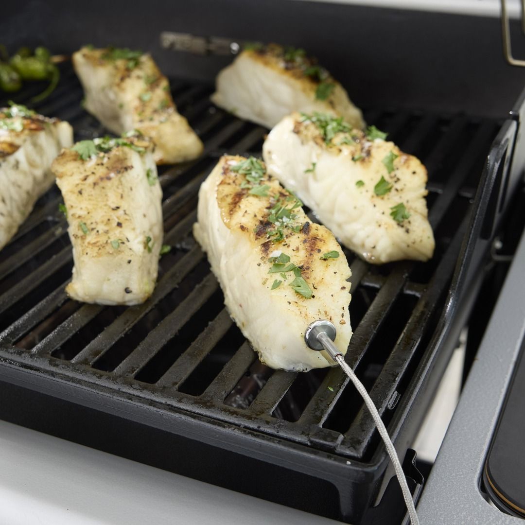 Propane Gas Grill – Spirit EPX-425 Stealth Connected – Black