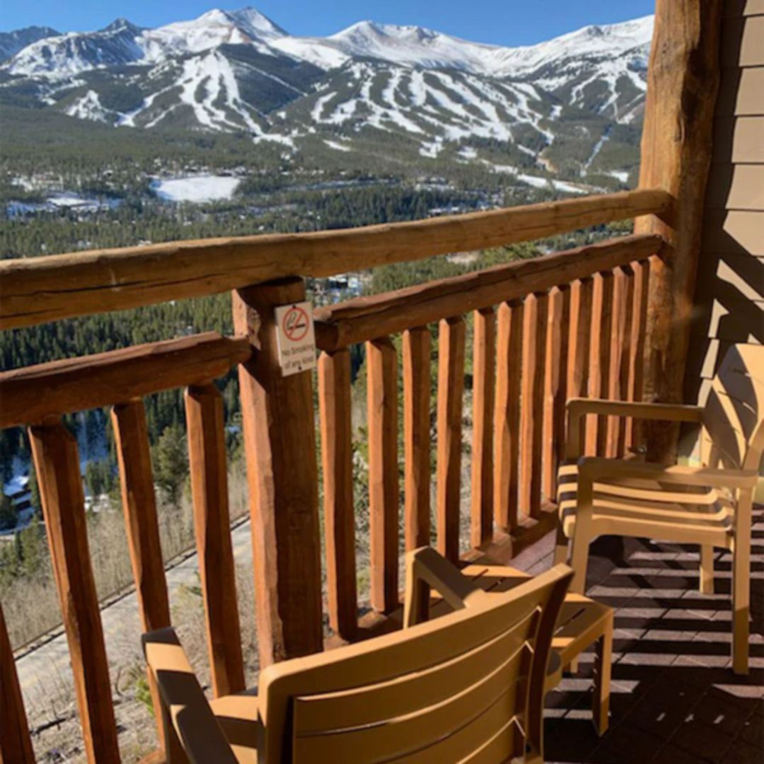 Chaise en résine avec appuis-bras Acadia - Teck