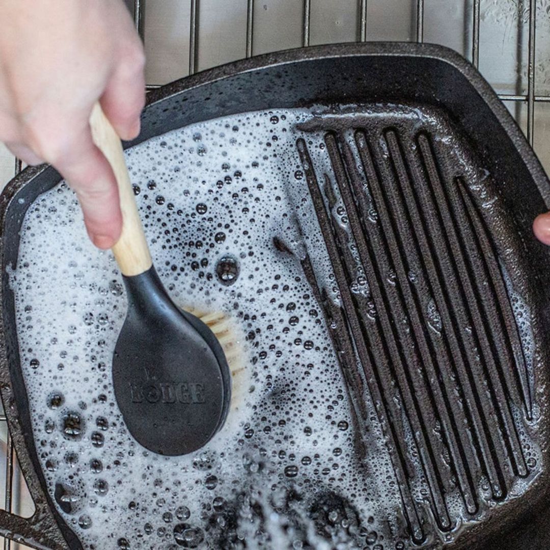 Brosse à récurer pour fonte 10''  