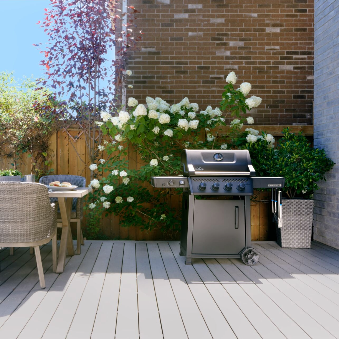 Freestyle Pro 425 Propane Gas BBQ with 4 Burners and Infrared Side