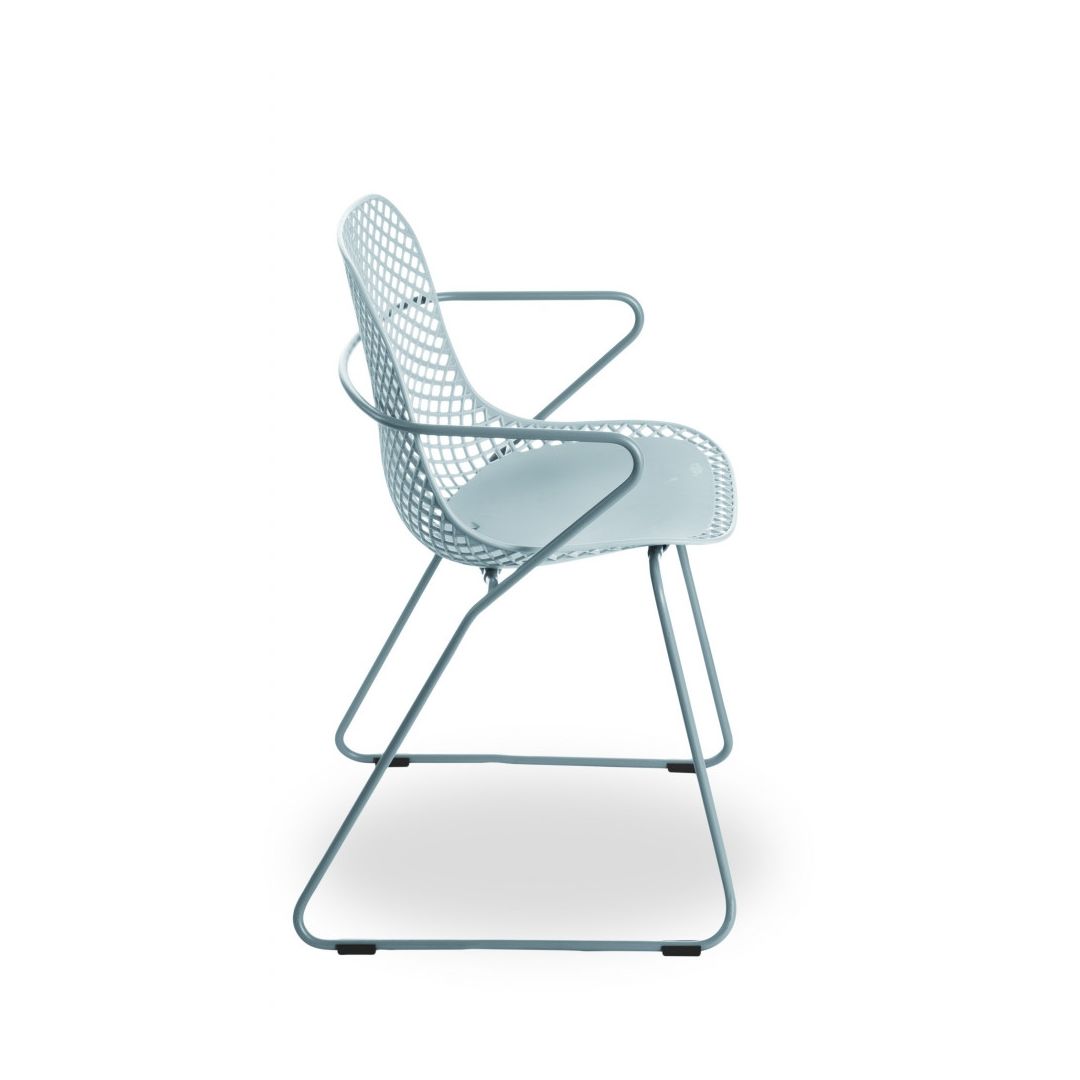 Chaise en métal avec appuis-bras Ramatuelle '73 - Bleu ether
