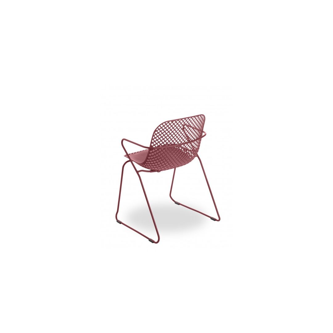 Chaise en métal avec appuis-bras Ramatuelle '73 - Rouge Bossa Nova