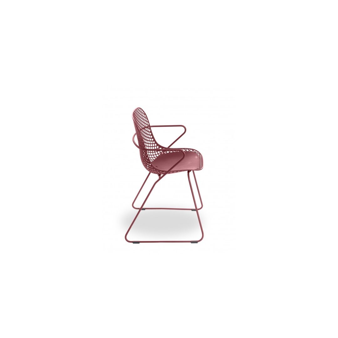 Chaise en métal avec appuis-bras Ramatuelle '73 - Rouge Bossa Nova