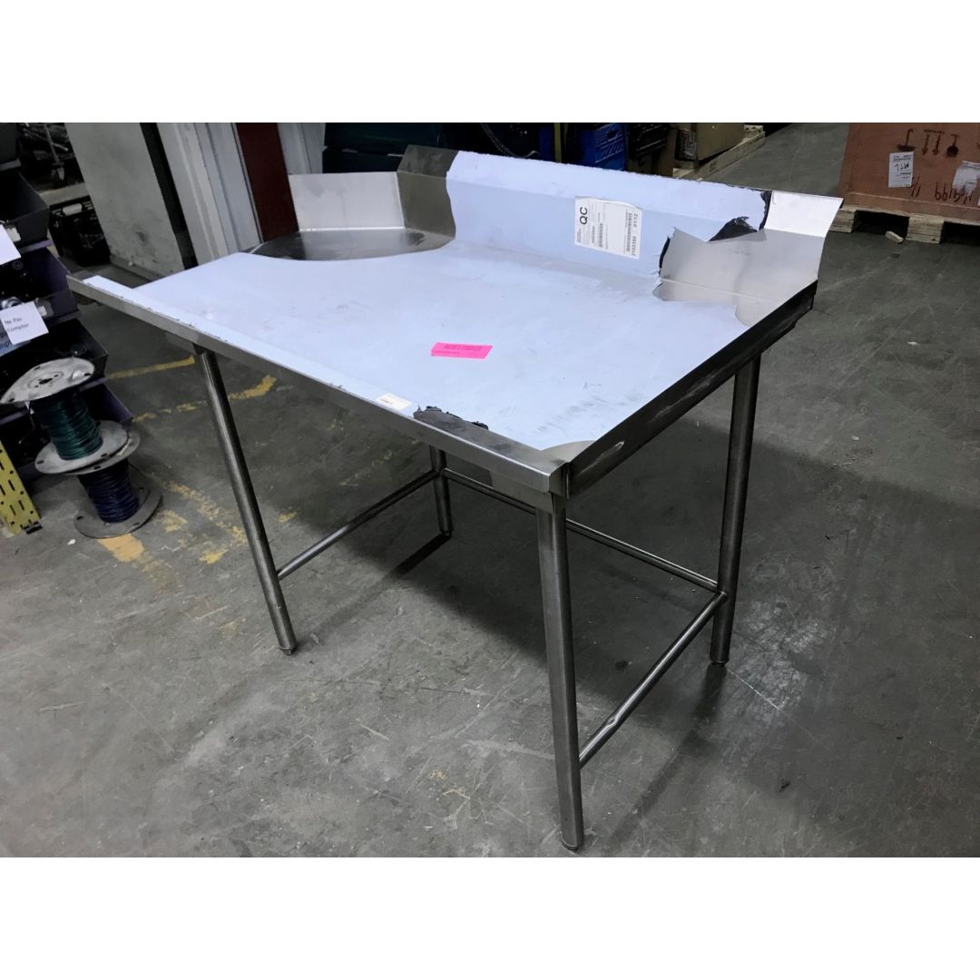 Table à vaisselle propre 51" (endommagée)