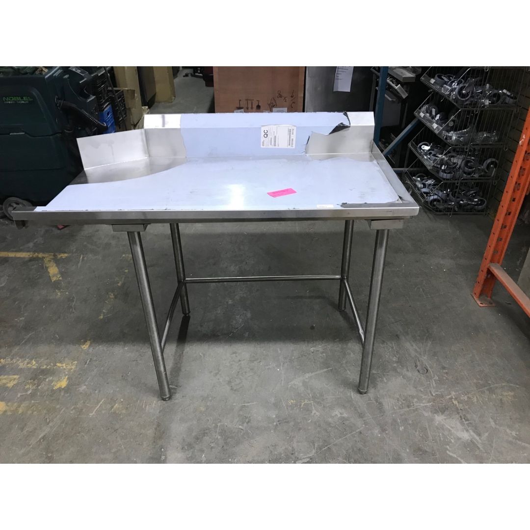 Table à vaisselle propre 51" (endommagée)