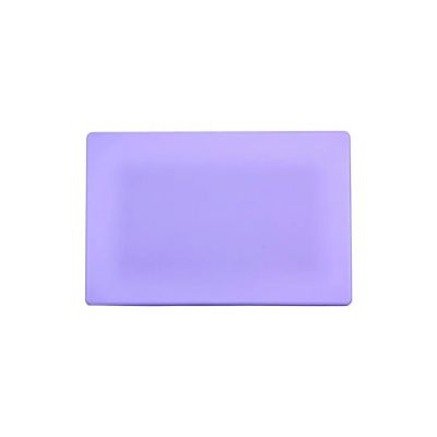 planche à découper de couleur violette 